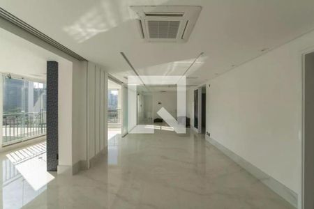 Paredes brancas e assoalho de mármore em um espaço de escritório com vista para a cidade. de apartamento à venda com 4 quartos, 205m² em Vila Gertrudes, São Paulo