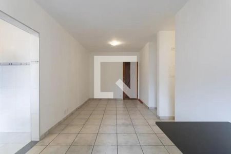 Corredor com piso de porcelanato e iluminação adequada. de apartamento à venda com 2 quartos, 60m² em Vila Yara, Osasco