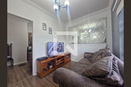 Sala de estar com sofá e TV em uma casa em Portugal. de casa à venda com 3 quartos, 256m² em Jardim Chapadão, Campinas