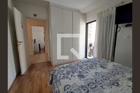 Quarto com cama, armários e porta para varanda. de apartamento à venda com 3 quartos, 140m² em Perdizes, São Paulo