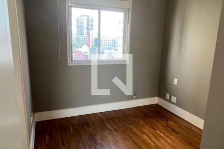 Parede com janela e vista para edifícios altos, com madeira no chão e iluminação natural. de apartamento à venda com 3 quartos, 125m² em Vila Gertrudes, São Paulo