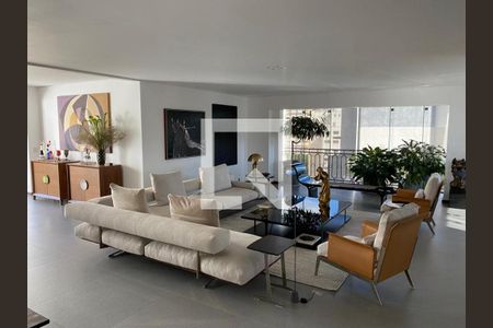 Sala de estar com móveis modernos e decoração minimalista, iluminada por luz natural e artificial. de apartamento à venda com 4 quartos, 466m² em Santa Cecilia, São Paulo