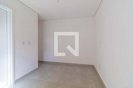 Parede branca e piso de porcelanato em um quarto vazio, com luz natural entrando pela porta. de apartamento à venda com 3 quartos, 95m² em Vila Metalúrgica, Santo André