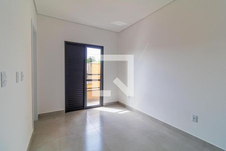 Parede branca e porta de vidro com persianas fechadas, iluminada por luz natural. de apartamento à venda com 3 quartos, 160m² em Vila Metalúrgica, Santo André