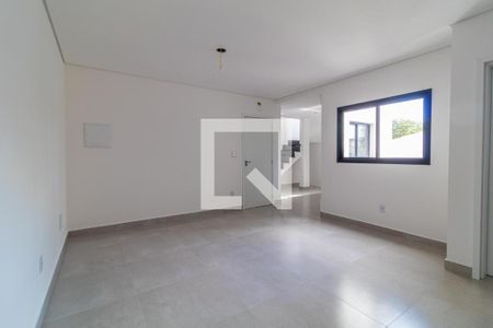 Espaço vazio com piso de porcelanato e janela com vista para a rua. de apartamento à venda com 3 quartos, 160m² em Vila Metalúrgica, Santo André