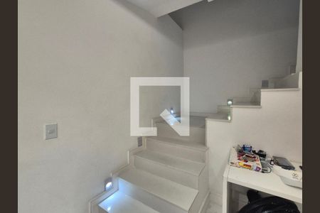 Escada  de casa para alugar com 4 quartos, 270m² em Vargem Pequena, Rio de Janeiro