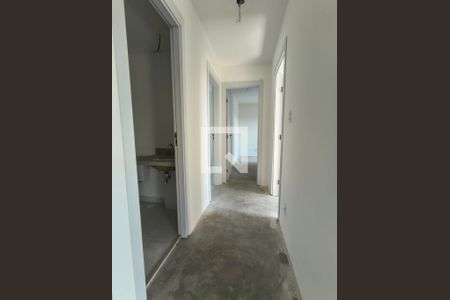 Corredor de apartamento à venda com 3 quartos, 70m² em Caxingui, São Paulo