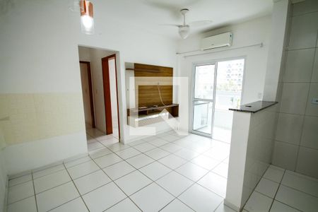 Sala de apartamento para alugar com 2 quartos, 57m² em Nova Mirim, Praia Grande