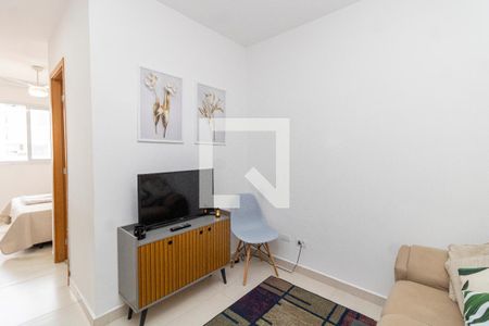 Sala/Cozinha de apartamento para alugar com 1 quarto, 24m² em Vila Mazzei, São Paulo