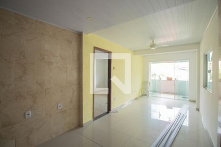 Sala de casa para alugar com 3 quartos, 60m² em Mutondo, São Gonçalo