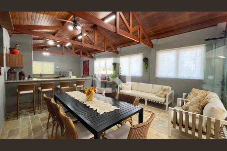 Casa à venda com 5 quartos, 463m² em Vila Marieta, Campinas