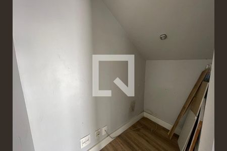 Quartinho - esacada de casa à venda com 4 quartos, 180m² em Jaguaré, São Paulo