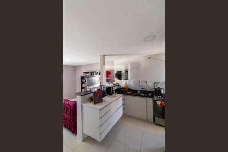 Casa 1 - Sala e Cozinha  de casa à venda com 5 quartos, 125m² em Jardim Keralux, São Paulo