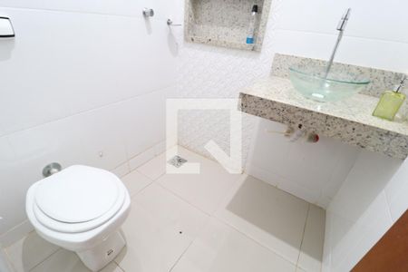 Banheiro Social de casa para alugar com 2 quartos, 110m² em Novo Mundo, Uberlândia