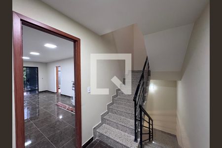 Sala de casa de condomínio para alugar com 4 quartos, 410m² em Recreio dos Bandeirantes, Rio de Janeiro