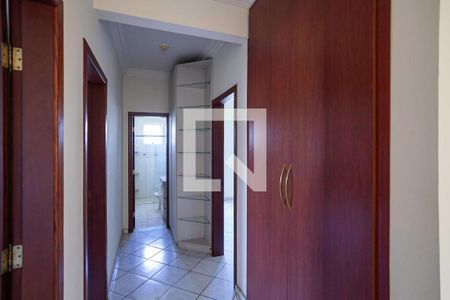 Corredor de casa à venda com 3 quartos, 375m² em Ouro Preto, Belo Horizonte