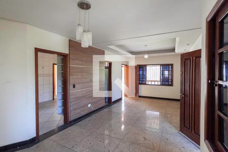 Sala 1 de casa à venda com 3 quartos, 375m² em Ouro Preto, Belo Horizonte