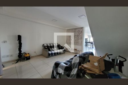 Sala de casa para alugar com 3 quartos, 280m² em Jardim Paineira, Itaquaquecetuba