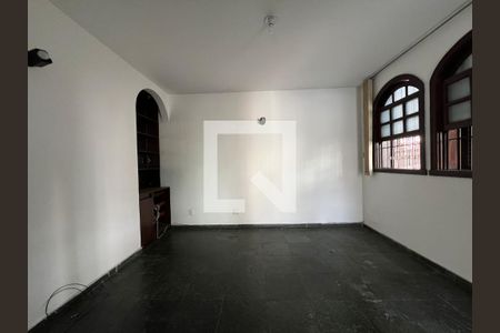 Casa à venda com 4 quartos, 275m² em Ouro Preto, Belo Horizonte