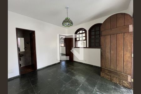 Casa à venda com 4 quartos, 275m² em Ouro Preto, Belo Horizonte