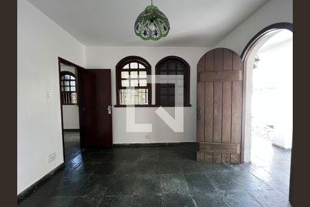 Casa à venda com 4 quartos, 275m² em Ouro Preto, Belo Horizonte