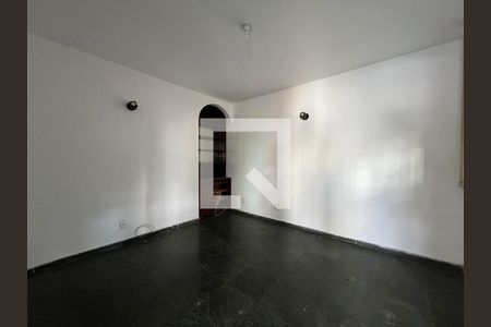 Casa à venda com 4 quartos, 275m² em Ouro Preto, Belo Horizonte