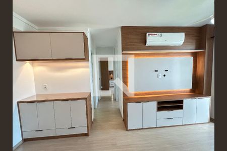 Corredor de apartamento para alugar com 2 quartos, 56m² em Marechal Hermes, Rio de Janeiro