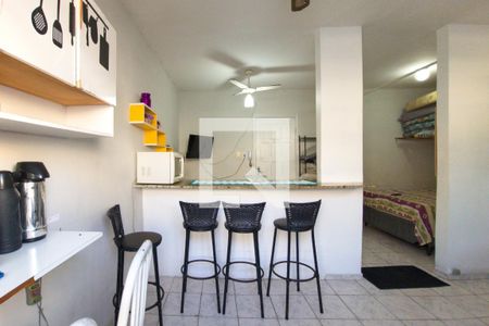 Cozinha de kitnet/studio para alugar com 0 quarto, 36m² em Maracanã, Praia Grande