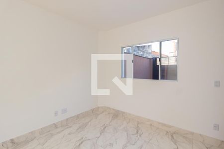 Sala de casa para alugar com 2 quartos, 61m² em Jardins Recanto das Rosas, São Paulo