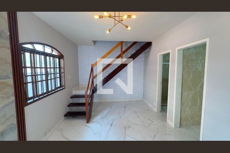 Sala de casa de condomínio para alugar com 2 quartos, 76m² em Itaipuaçu, Maricá