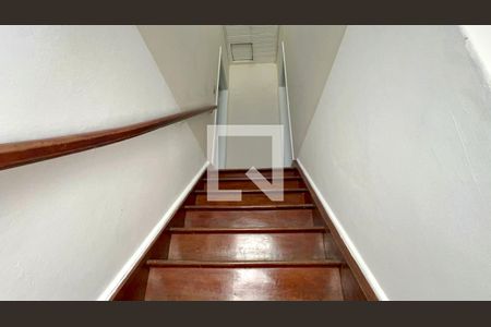 Escada de casa à venda com 2 quartos, 100m² em Pinheiros, São Paulo