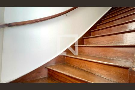 Escada de casa à venda com 2 quartos, 100m² em Pinheiros, São Paulo