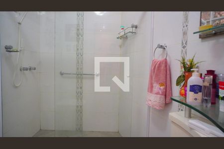 Banheiro  de apartamento à venda com 3 quartos, 192m² em Passo D’areia, Porto Alegre