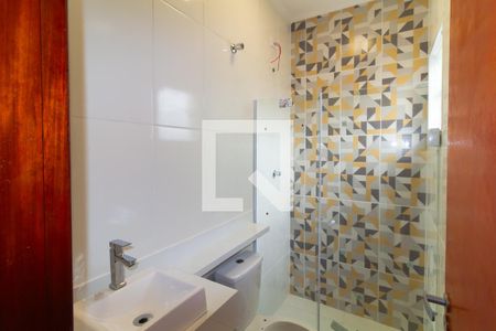 Banheiro da Suíte 1 de casa de condomínio para alugar com 2 quartos, 82m² em Vila Alpina, São Paulo