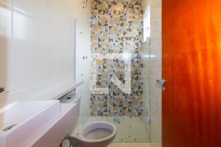 Banheiro da Suíte 1 de casa de condomínio para alugar com 2 quartos, 82m² em Vila Alpina, São Paulo