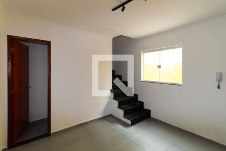 Sala de casa de condomínio para alugar com 2 quartos, 82m² em Vila Alpina, São Paulo