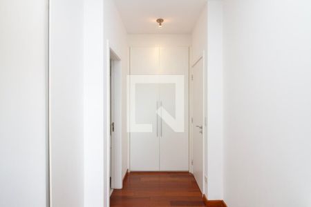 Corredor de casa de condomínio à venda com 6 quartos, 470m² em Campo Belo, São Paulo