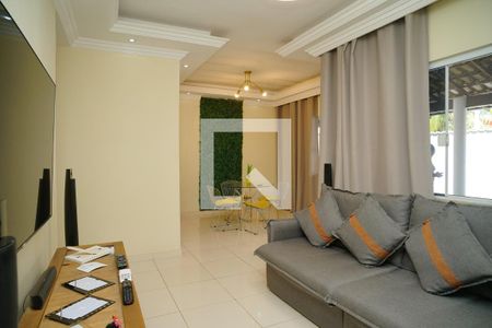 Sala de casa de condomínio para alugar com 3 quartos, 200m² em Caxito Pequeno, Maricá