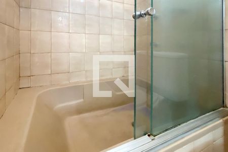 Banheiro da Suíte 1 de apartamento para alugar com 3 quartos, 100m² em Santo Agostinho, Belo Horizonte