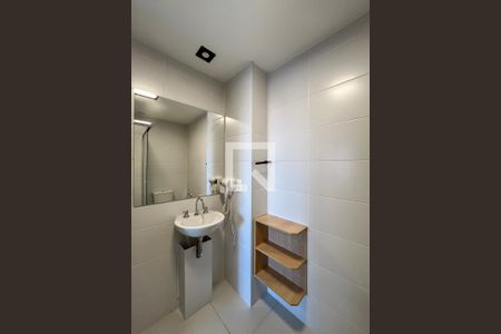 Banheiro de kitnet/studio para alugar com 1 quarto, 29m² em Vila Gumercindo, São Paulo