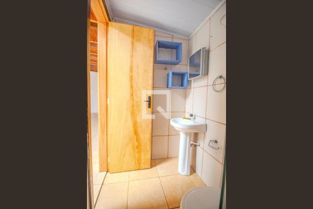 Banheiro de casa para alugar com 3 quartos, 120m² em Vila Nova, Porto Alegre