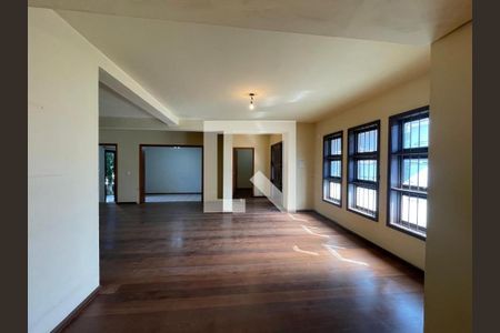 Casa para alugar com 4 quartos, 375m² em Scharlau, São Leopoldo