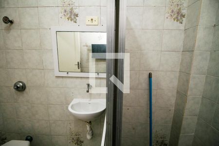 Banheiro de apartamento para alugar com 1 quarto, 40m² em Guilhermina, Praia Grande