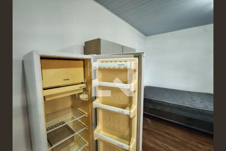 Geladeira de kitnet/studio para alugar com 1 quarto, 18m² em Jardim Cidade de Florianopolis, São José