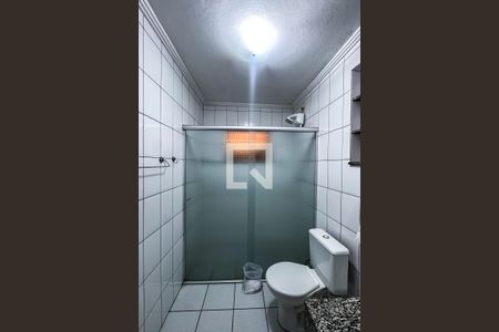 Banheiro de casa para alugar com 2 quartos, 58m² em Vila Canero, São Paulo