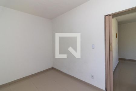Quarto 1 de apartamento para alugar com 2 quartos, 47m² em Padre Miguel, Rio de Janeiro