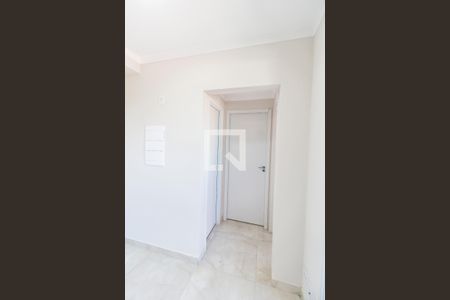 Corredor de apartamento para alugar com 2 quartos, 42m² em Vila Sul Americana, Carapicuíba