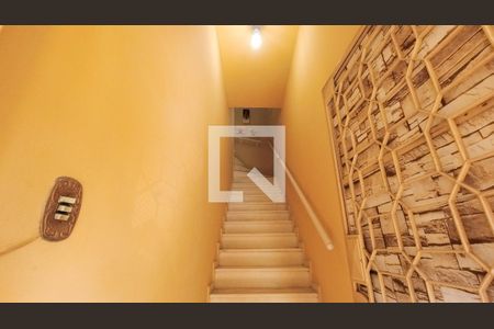 Casa à venda com 200m², 5 quartos e 2 vagasEscada