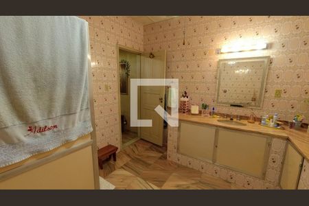 Casa à venda com 200m², 5 quartos e 2 vagasBanheiro da Suíte