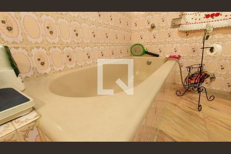 Casa à venda com 200m², 5 quartos e 2 vagasBanheiro da Suíte